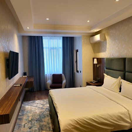 Hotel Ayni دوشانبي الغرفة الصورة