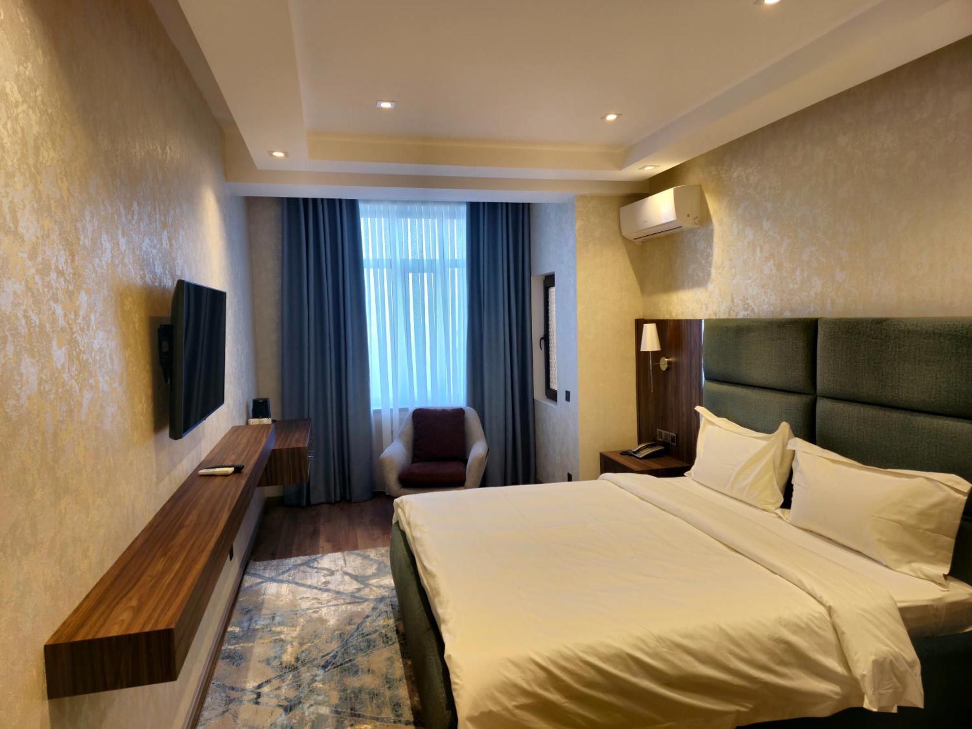 Hotel Ayni دوشانبي الغرفة الصورة